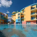 فيلة Marina De 8 *