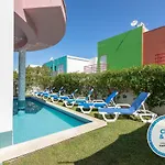 فيلة Marina De 8 *