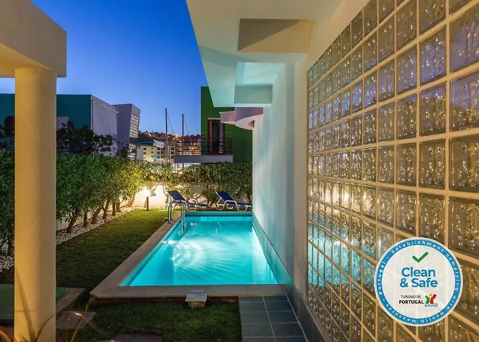 Marina De 8 فيلة