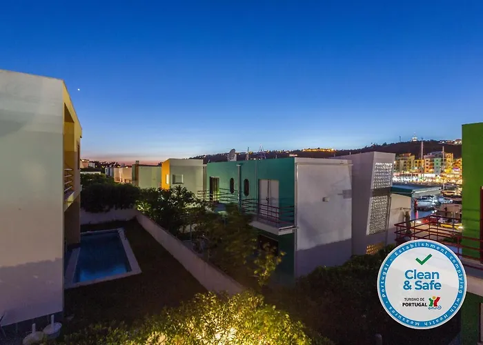 Marina De 8 别墅 *